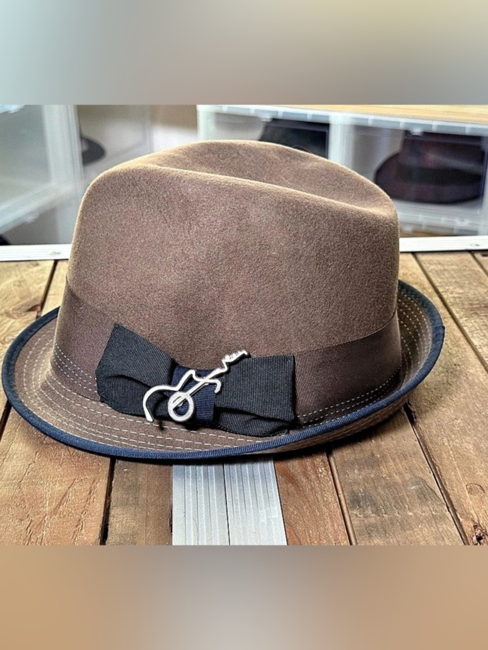 Carlos by Carlos Santana Brown Wool Felt Fedora Hat Guitar Pin hat 58cm